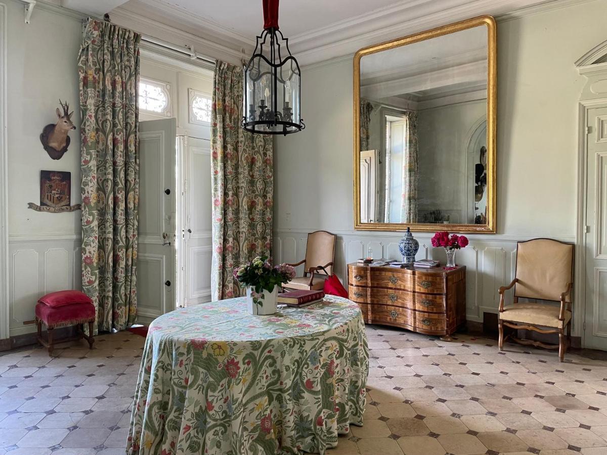 Chateau De Bostz Besson Luaran gambar